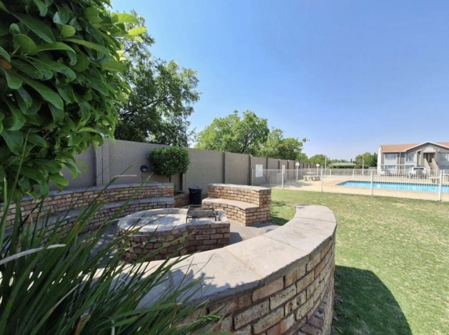 1 Bedroom Property for Sale in Kannoniers Park North West